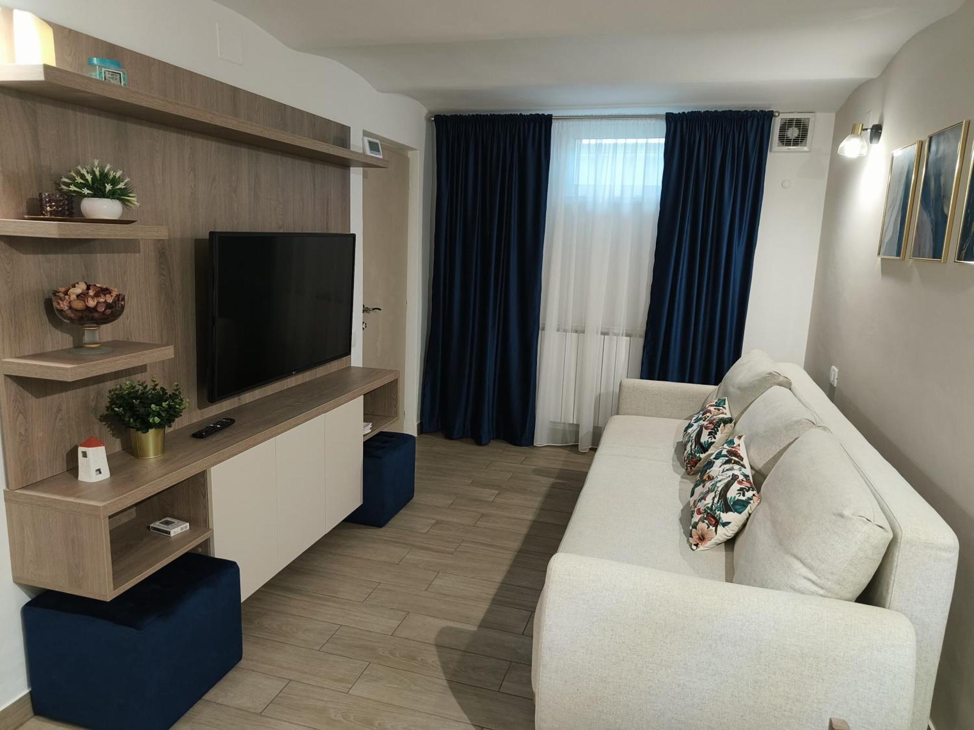 Carol Luxury *