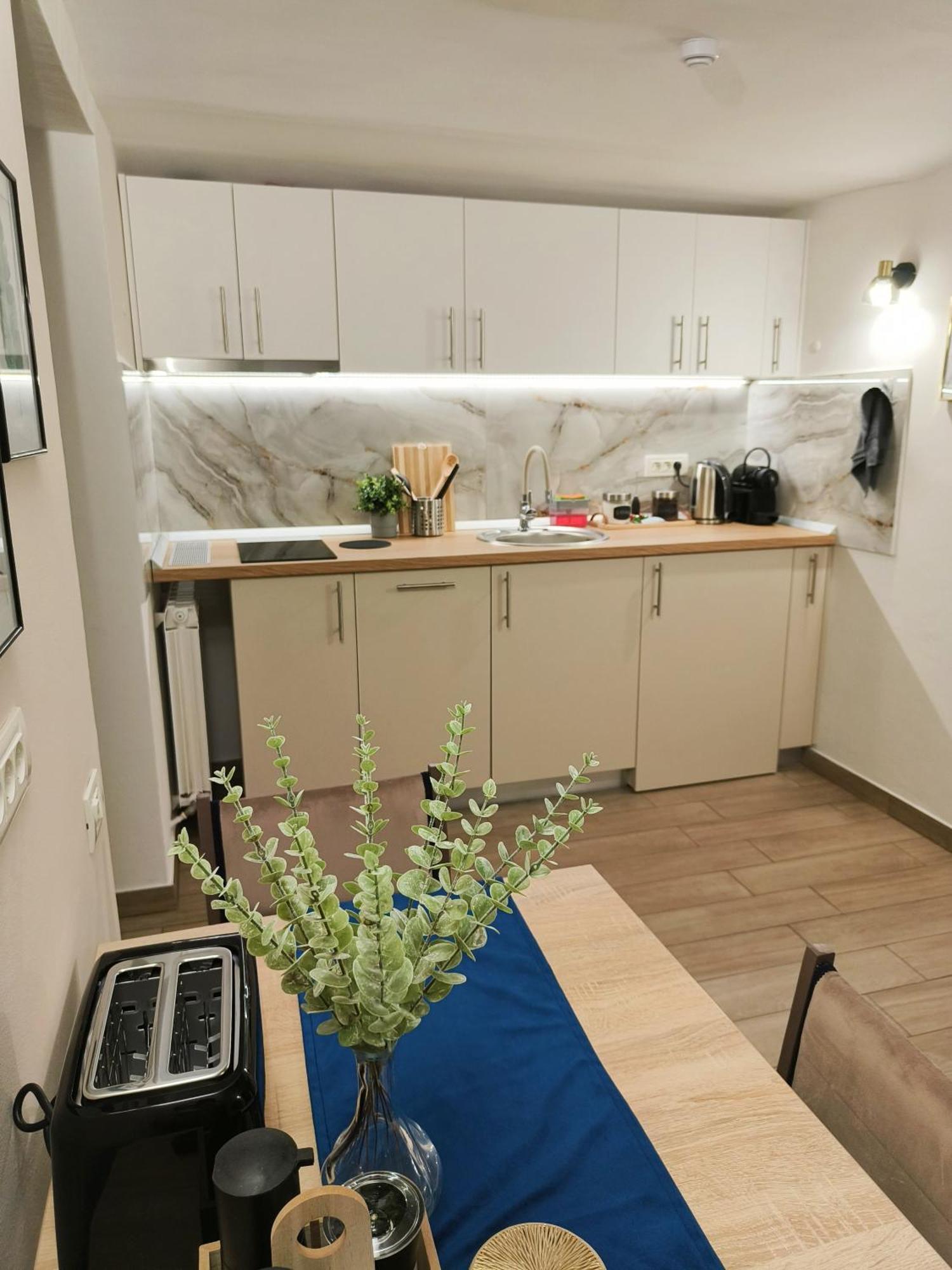Carol Luxury * בוקרשט